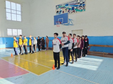 “Kim Vatanga sodiq boʻlsa, mendirman oʻsha!” mavzusida quvnoq startlar sport bellashuvi tashkil etildi.